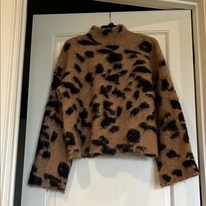 Chic Leopard Print Sweater